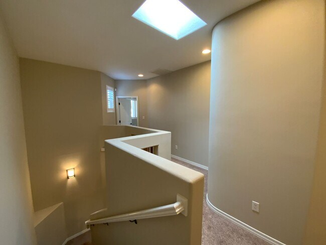 Building Photo - 3 Bedroom Townhome Available Near Wyoming Blvd NE & Paseo Del Norte Blvd NE!