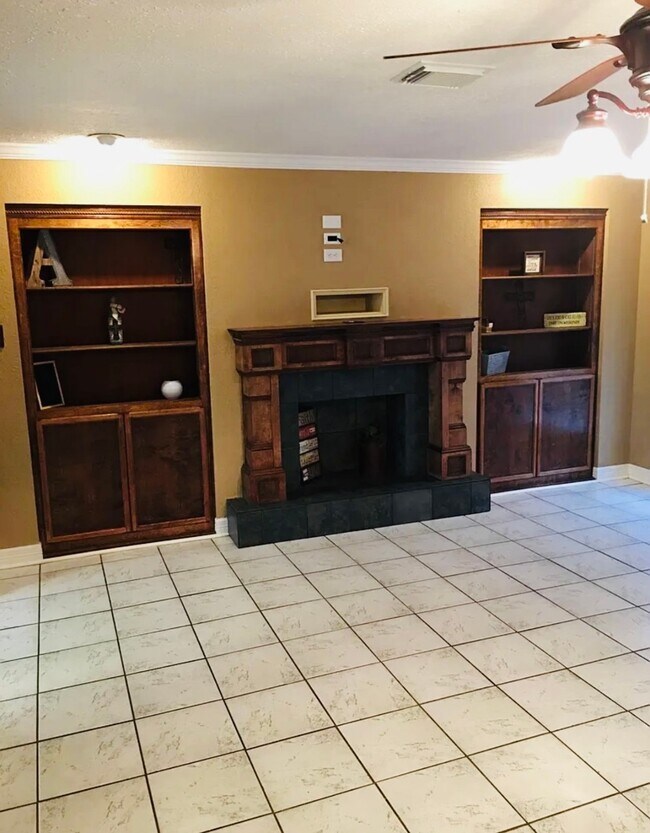 Building Photo - 1308 Hospital Dr