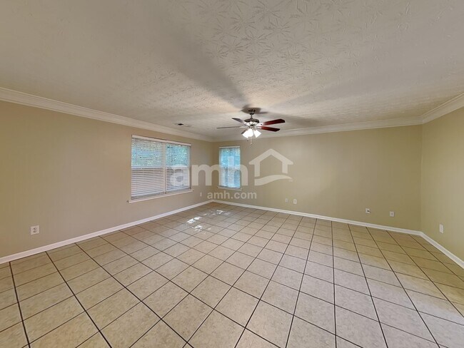 Building Photo - 354 Meadows Ln