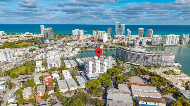 Building Photo - 6900 Bay Dr