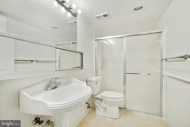 Building Photo - 3800 Powell Ln