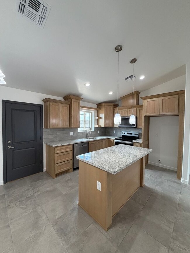 Building Photo - BRAND NEW 3 BEDROOM HOME!