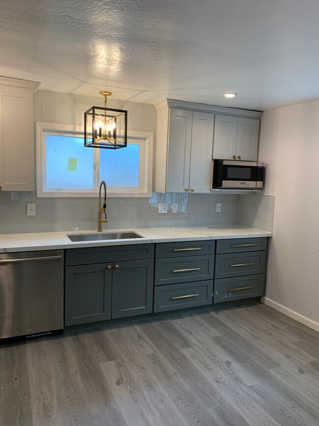 Building Photo - 747 Calla Dr