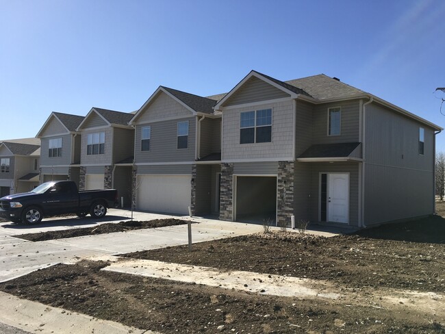 Primary Photo - 3 Bed Townhome in Grain Valley