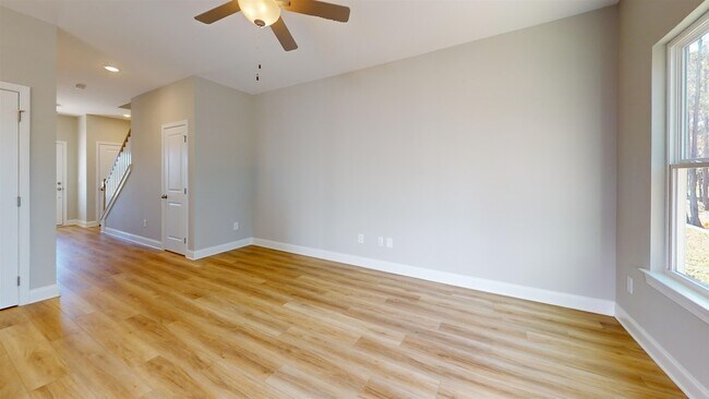 Building Photo - 1032 Moen Lp