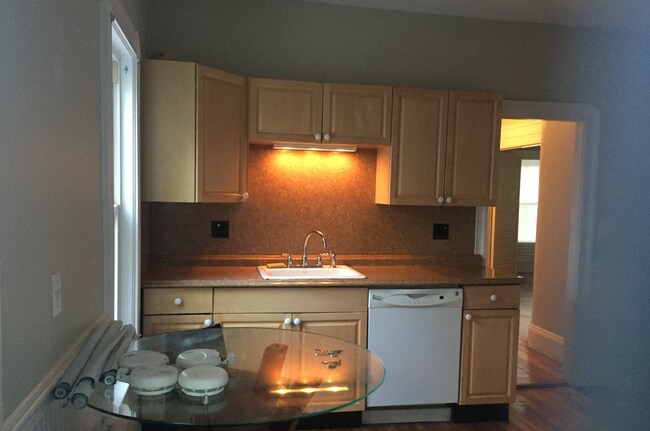 Building Photo - 39 Hall Ave