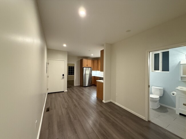 Building Photo - 562 29th St