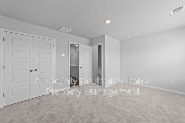 Building Photo - 136 Talladega Dr