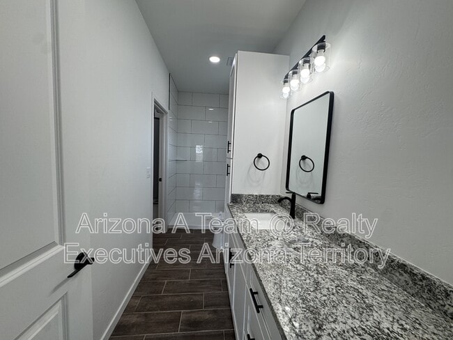 Building Photo - 2122 N Ralph Ave