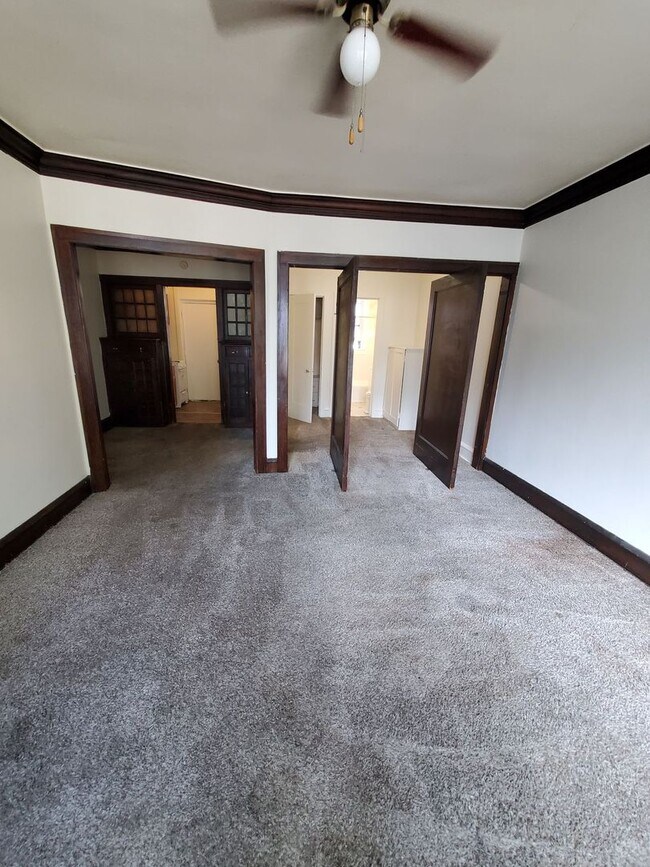 Interior Photo - 831 College Ave