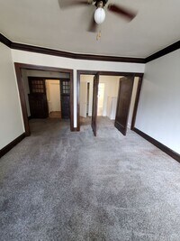 Building Photo - 831 College Ave