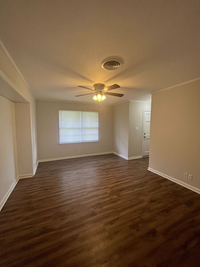 Building Photo - 3825 Fairfield Dr
