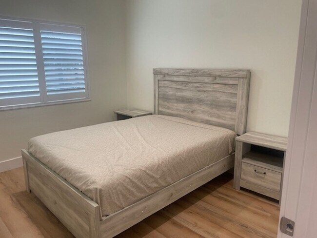 Building Photo - Beautifully Furnished 1 Bdrm 1 Bath House ...