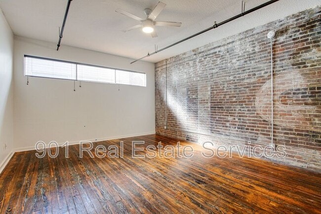 Building Photo - 413 S Main St