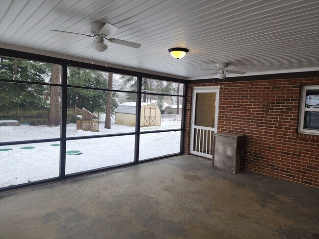 Building Photo - 3 Bedroom 2 Bath Brick Rancher in Mechanicsville!