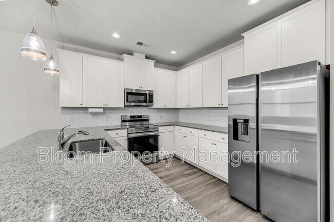 Building Photo - 7770 Park Gate Dr