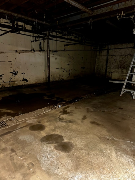 Building Photo - 110 Commercial St