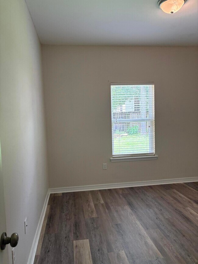 Building Photo - 214 Ladue Ave