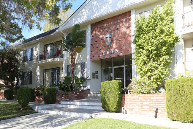 Building Photo - 10951 Rose Ave