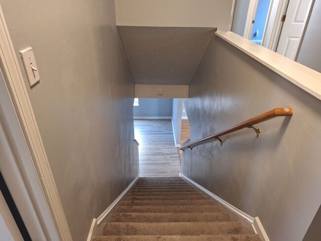 Building Photo - Wonderful Four Bedroom Home in Northeast C...