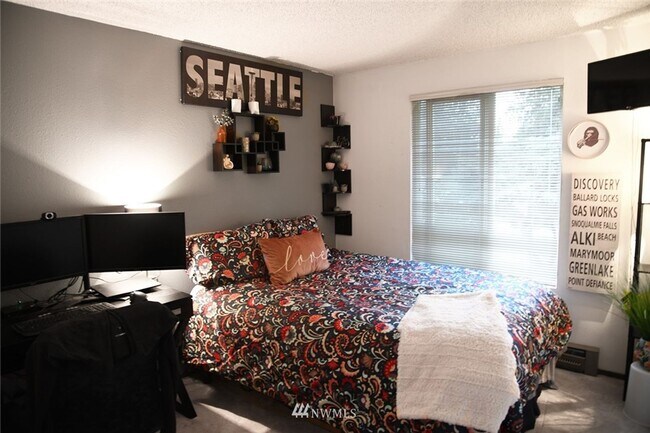 Building Photo - Charming home in Sammamish