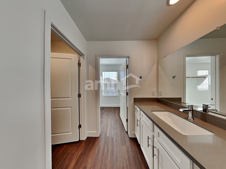 Building Photo - 7495 S Via Bombachas