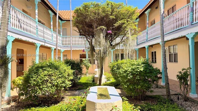 Building Photo - 736 13th St