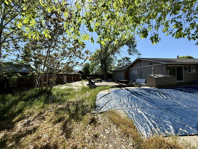 Building Photo - 790 Topaz Dr