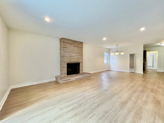 Building Photo - 1552 Berkeley St