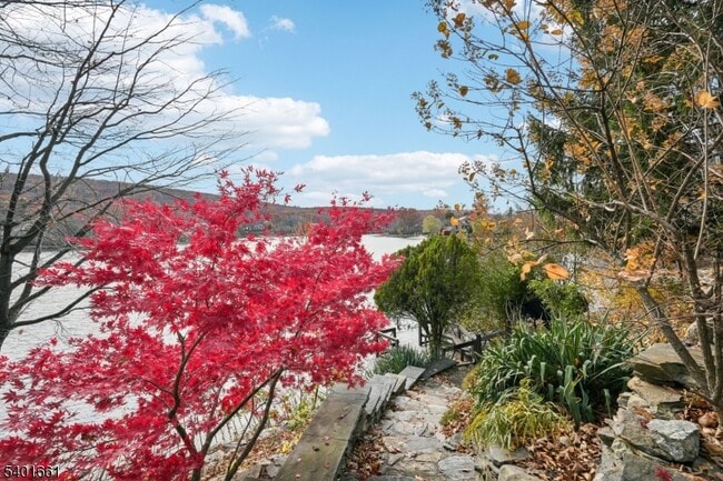 Building Photo - 197 Point Breeze Dr