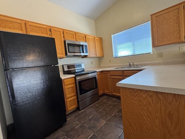 Building Photo - 4877 Los Reyes Dr