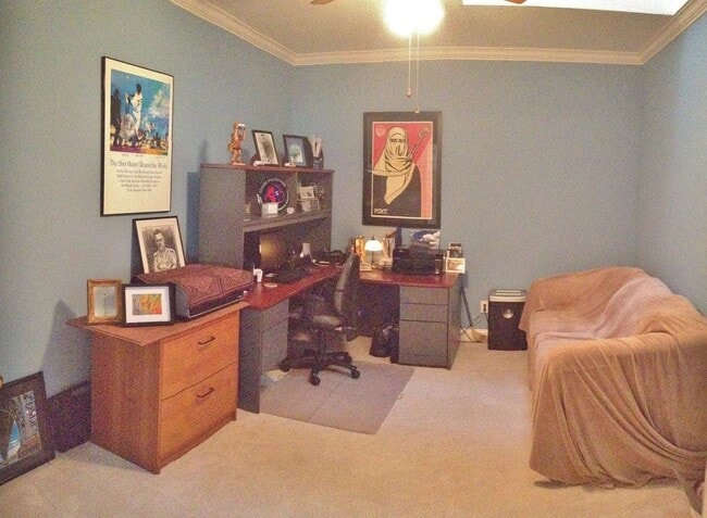 Building Photo - Large End Unit Townhouse in Waterford