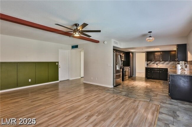 Building Photo - 722 Barrie Ct