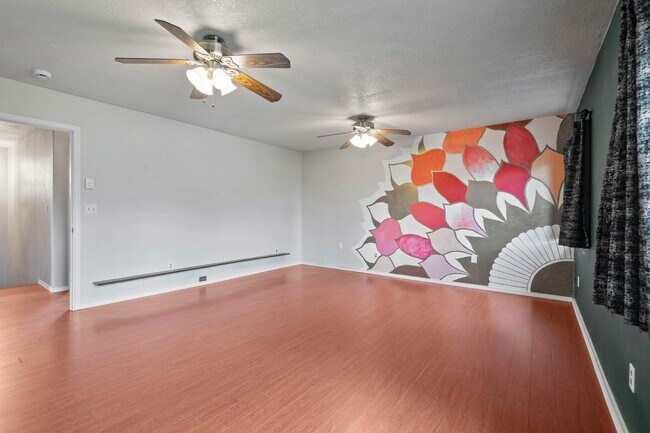 Building Photo - Unique, spacious 4-bdrm/3-bath Craftsman w/ lots of character. Bonus room, near Alberta District!