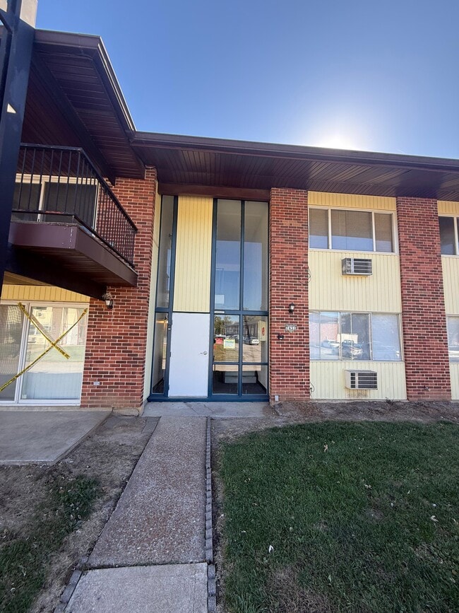Building Photo - 7431 Hazelcrest Dr