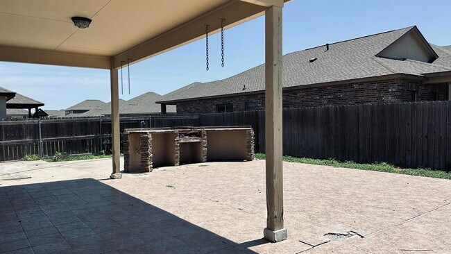 Building Photo - 332 Silverleaf Oak