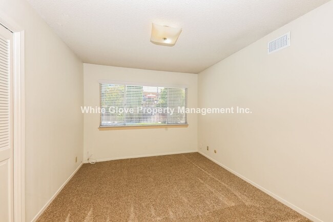 Building Photo - 4 Bedroom Pool Home in Raymond Hills Neigh...