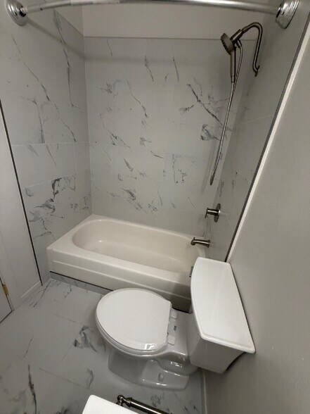 Building Photo - 609 Avenida del Platino