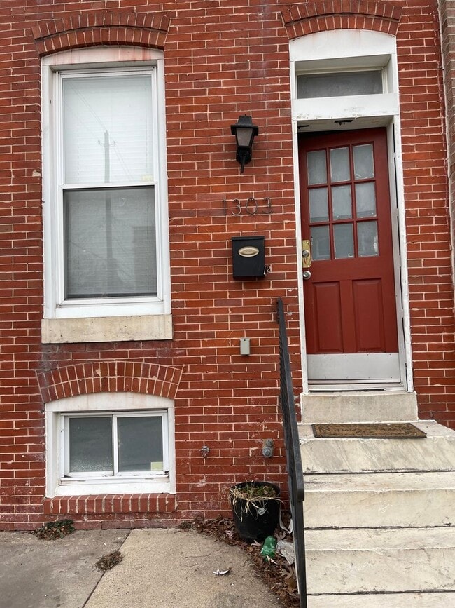 Building Photo - 2bed/2bath Townhome centrally located in Baltimore City!!