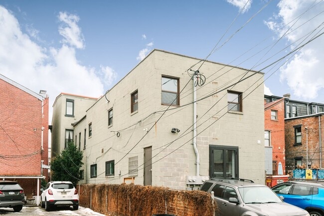 Building Photo - 922 Western Ave