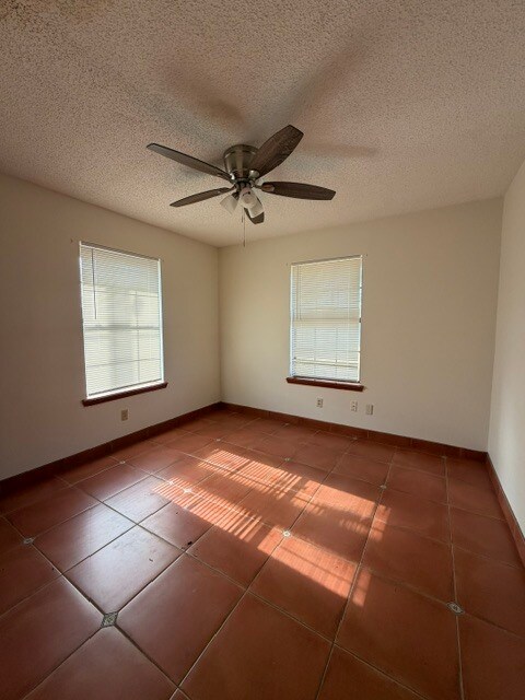 Building Photo - 1301 W Duranta Ave