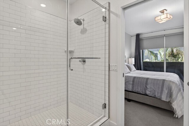 Building Photo - 985 Doheny Way