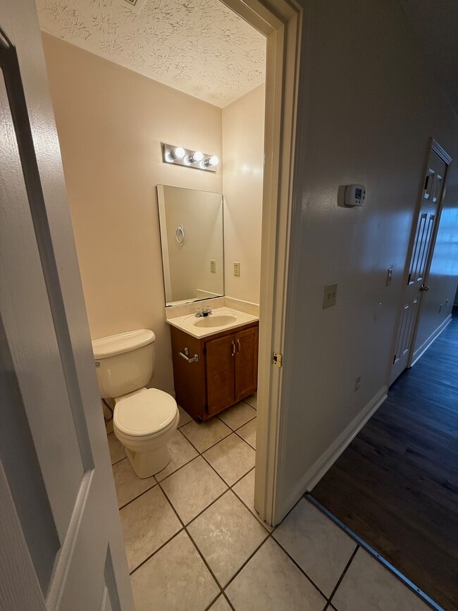 Building Photo - 61 Jade Ct