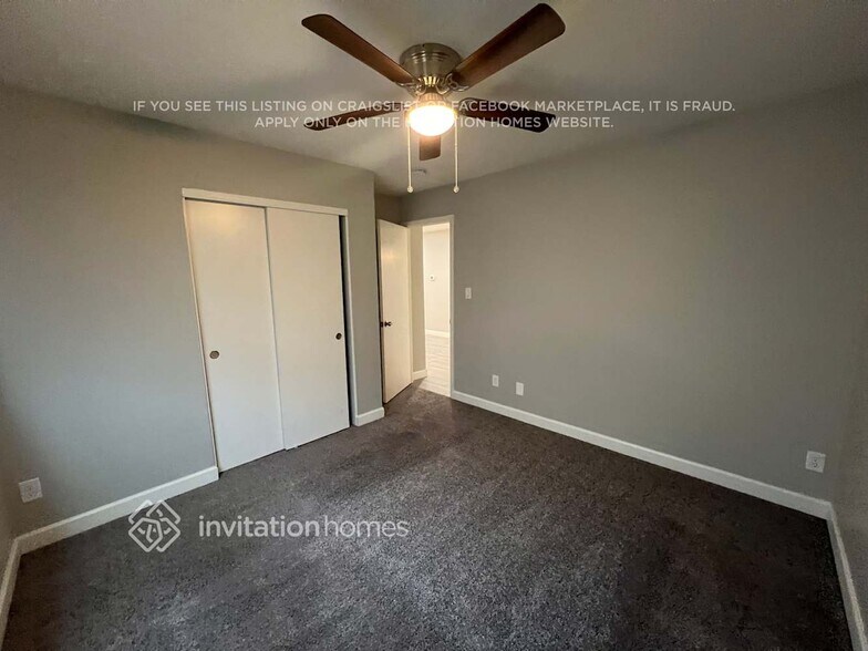 Building Photo - 2461 E Manhatton Dr