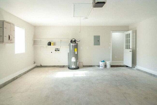 Building Photo - Coastal Charm Awaits: Cozy 3-Bedroom Home in Fort Walton Beach!