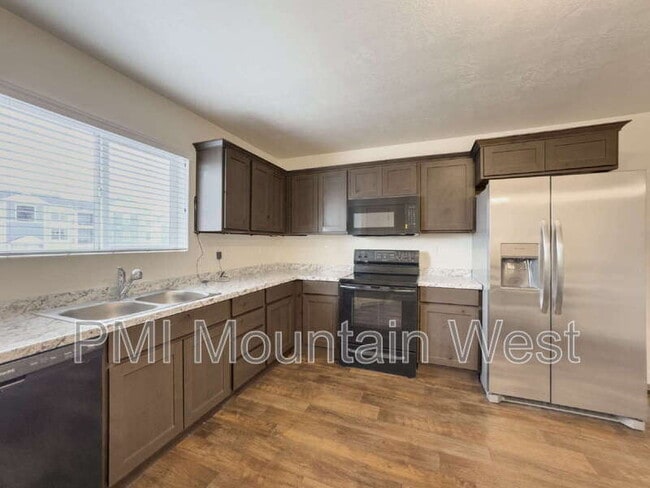 Building Photo - 641 N 30 E