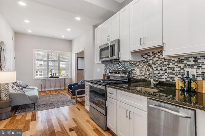 Kitchen - 1247 Penn St NE