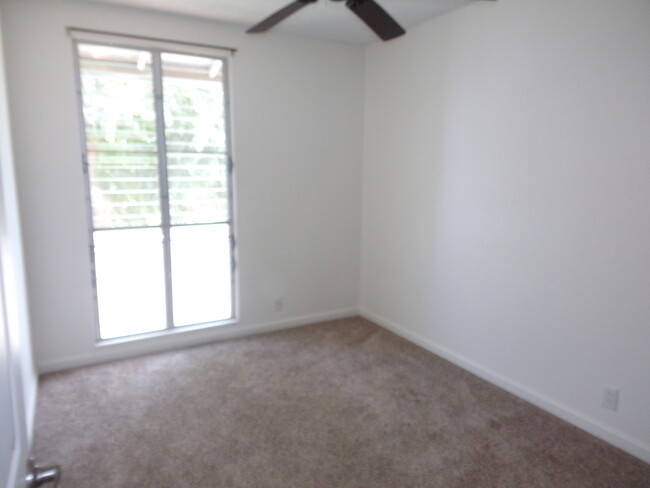 Building Photo - PALEHUA GARDENS - Upgraded 3 Bedroom Townhome