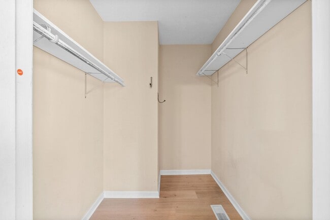 Building Photo - Pet Friendly Three Bedroom in Springfield!