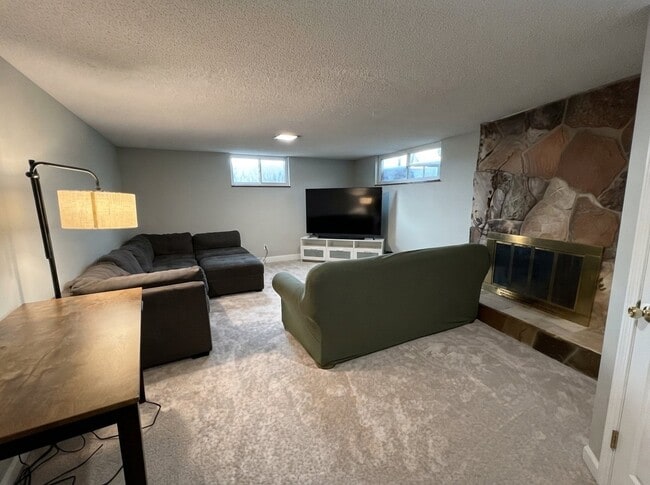 Building Photo - 3759 Alta Loma Dr E